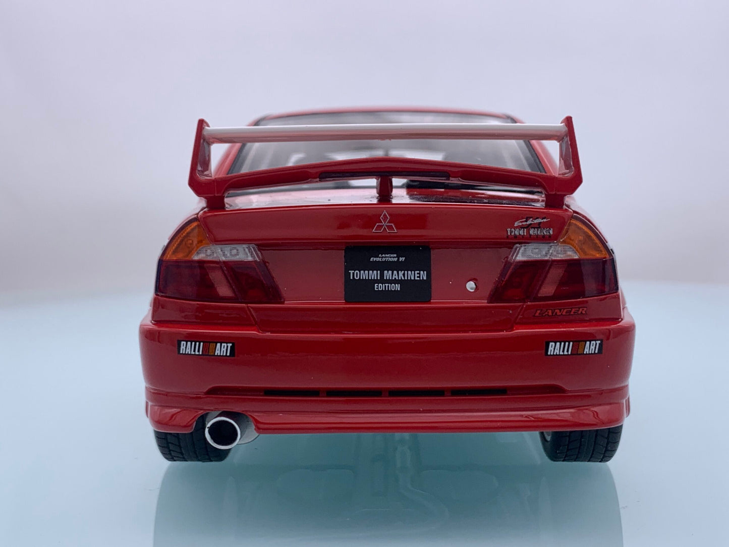 z Otto Mobile 1:18 Mitsubishi Lancer Evo 6 Tommi Makinen 1999 Red Passion R71 OT422