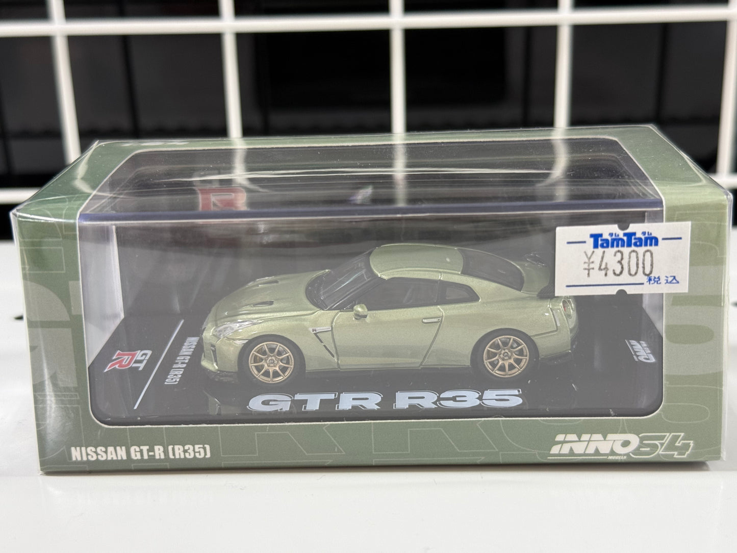1:64 Millennium Jade R35